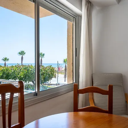 At072 Beachfront Daire