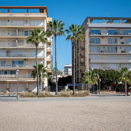 At072 Beachfront Daire *